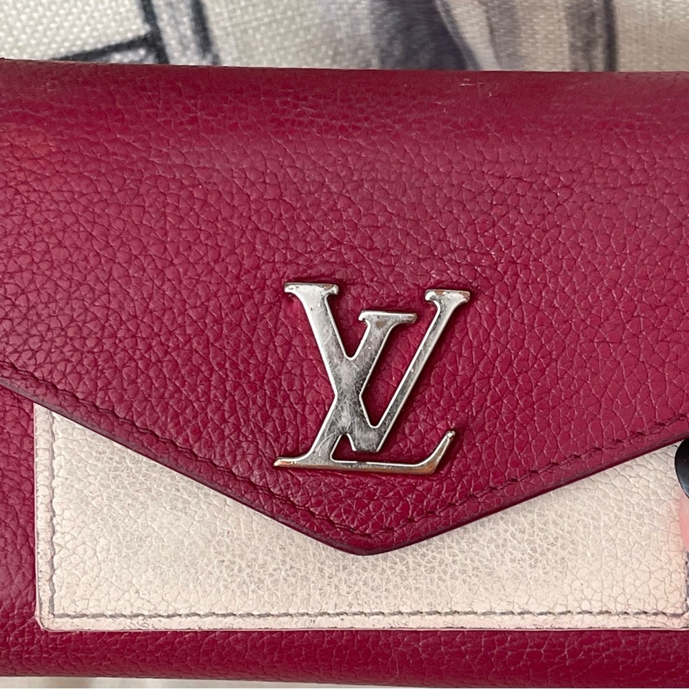 LOUIS VUITTON MyLockMe Compact Wallet in red and cream leather⭐️💯AuThEnTiC - Picture 6 of 15
